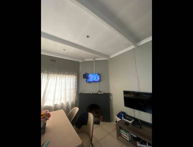 7 BEDROOM HOUSE FOR SALE IN SPRINGS CENTRAL